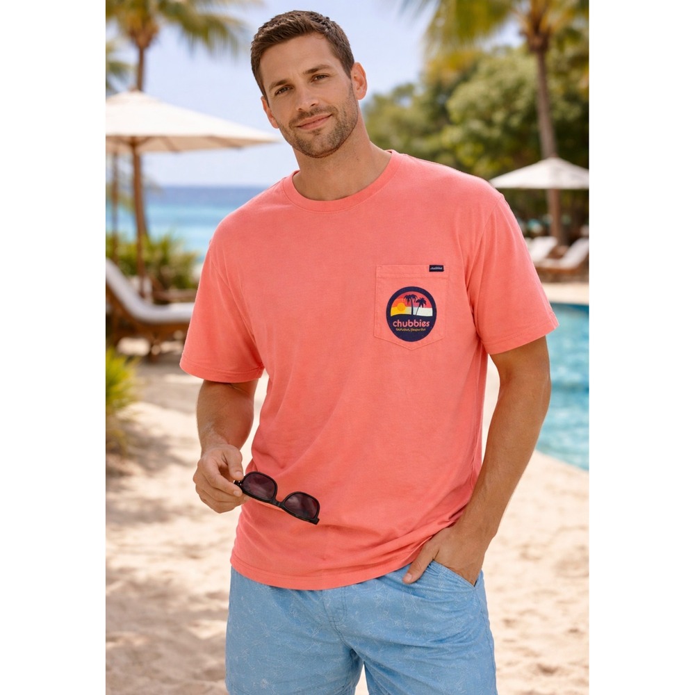 Chubbies Mens Pink Sky's Out Thighs Out Graphic Pocket T-Shirt Medium RN143198